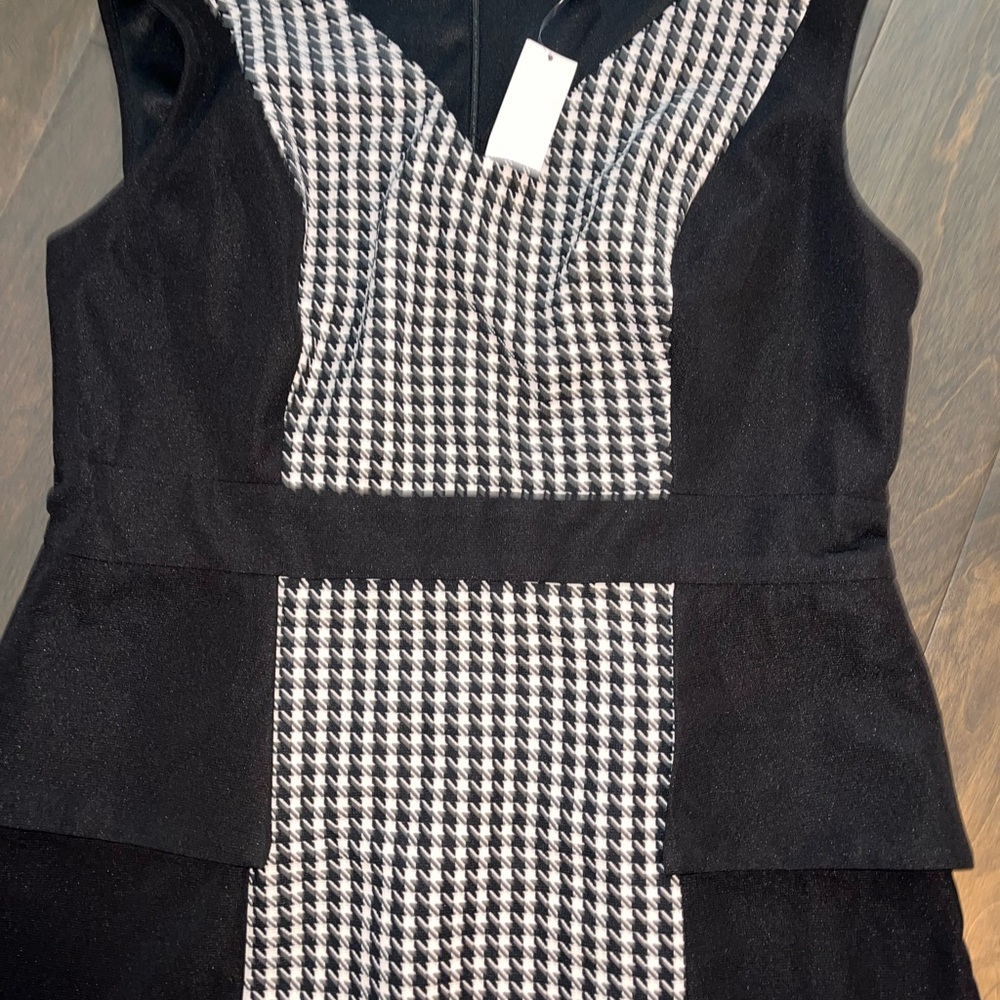 New York & Company Black and White Sheath Dress V-Neck Midi - Picture 2 of 4